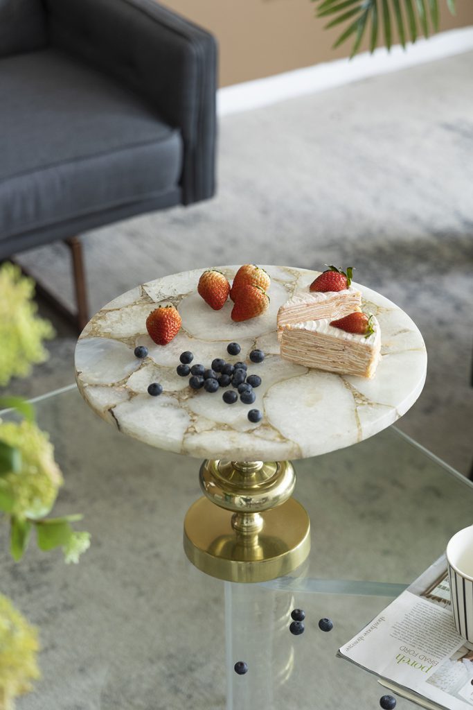 Agate Cake Stand with Gold Metal Base – Elegant 3-Tier